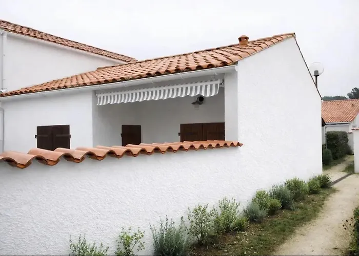 Maison Charmante Aux Mathes Avec Jardin Clôturé.