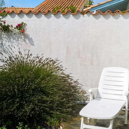 Maison Charmante Aux Mathes Avec Jardin Cloture. *